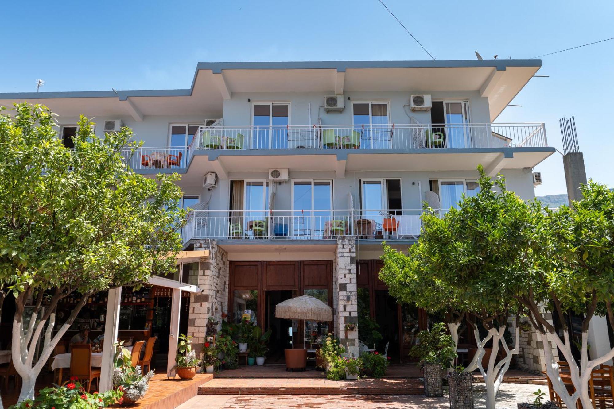 Hotel Nika Radhimë Exterior foto
